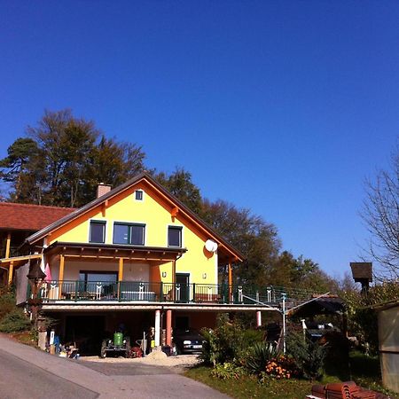 Gaestehaus Schmid Sankt Johann im Saggautal エクステリア 写真